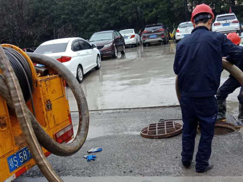 深圳专业管道疏通,下水道疏通。抽化粪池,改管换管。