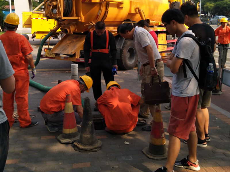 深圳疏通下水道、厕所、马桶找深圳嘉豪管道疏通。